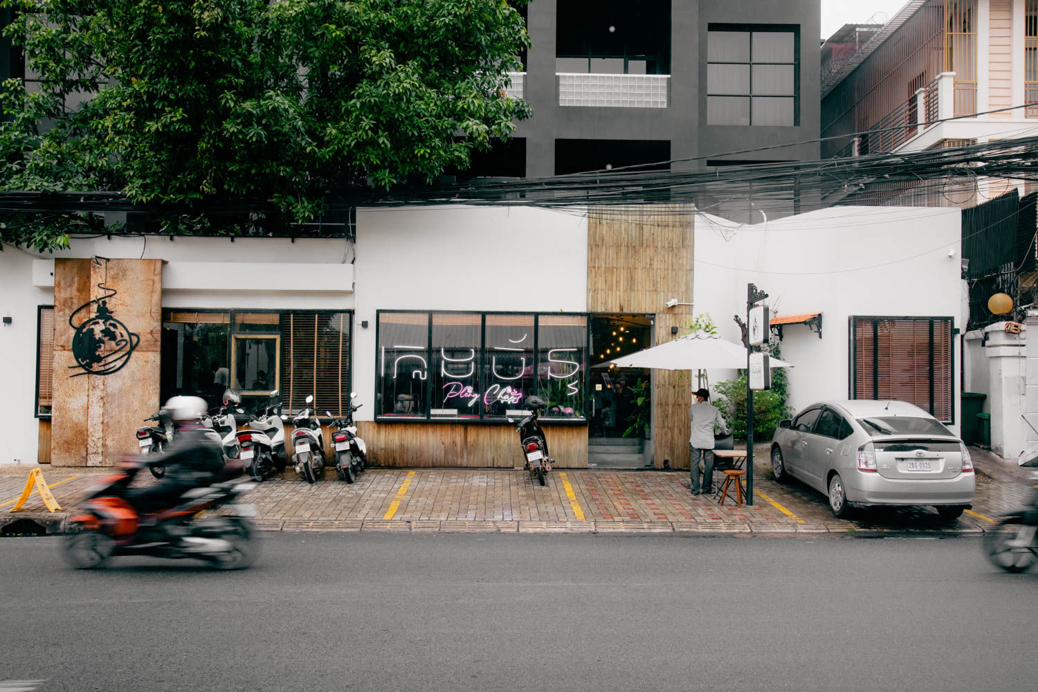 93 Coffee Shop in Phnon Penh Pleng Chan 01