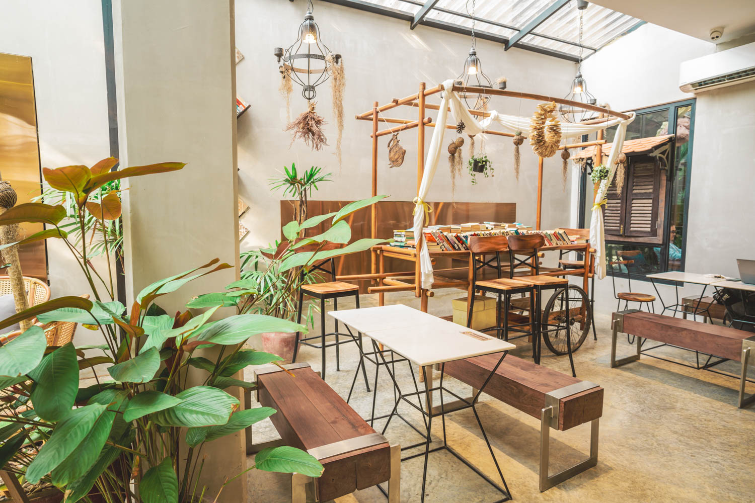 93 Coffee Shop in Phnon Penh Pleng Chan 06