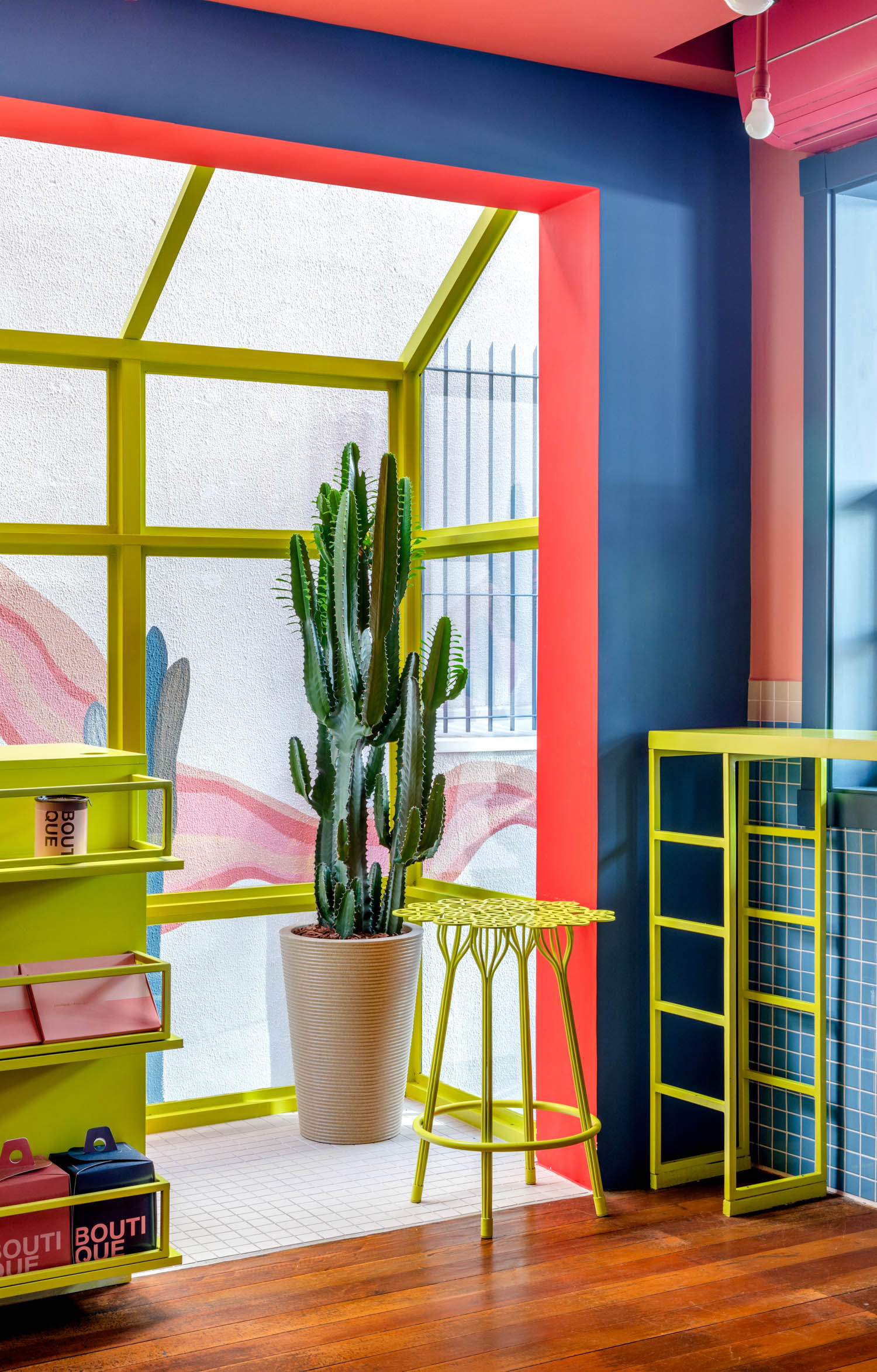 99 Curitiba Brasil cafe Boutique Do PAO DE LO Pastry Shop and Coffee MOCA Architecture 03