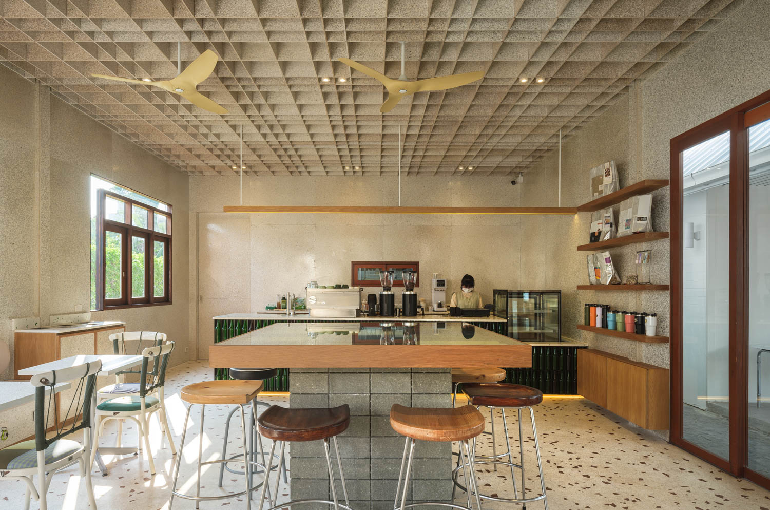seating Early-Yuyen-Spacecraft-Bangkok