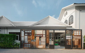 Early-Yuyen-Spacecraft-Bangkok