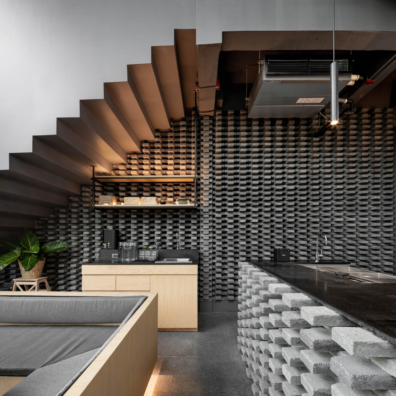 wall Kaizen Coffee / Spacecraft / Bangkok